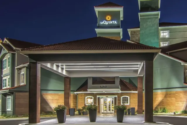 La Quinta Inn  Suites by Wyndham Atlanta Perimeter Medical - photo 2