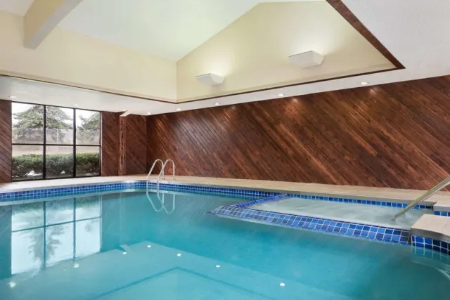 Super 8 by Wyndham Wausau - photo 3