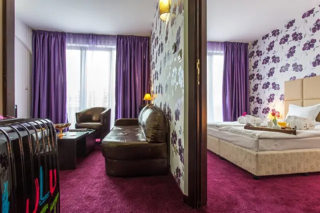 Art Plaza Hotel - photo 4