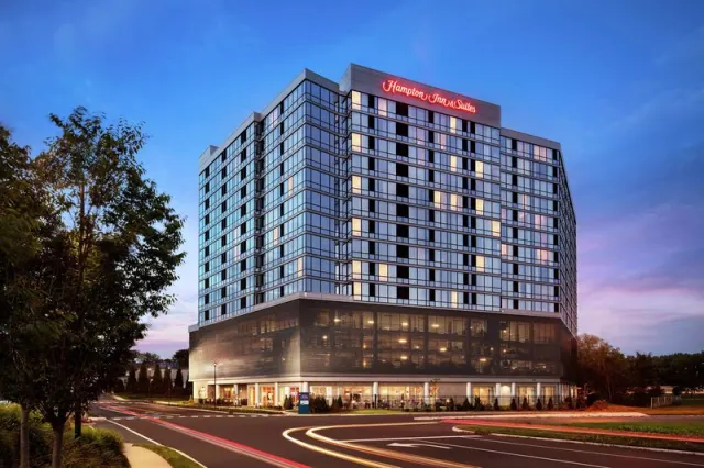 Hampton Inn Suites Teaneck Glenpointe, New Jersey