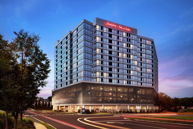 Hampton Inn & Suites Teaneck Glenpointe - foto 1