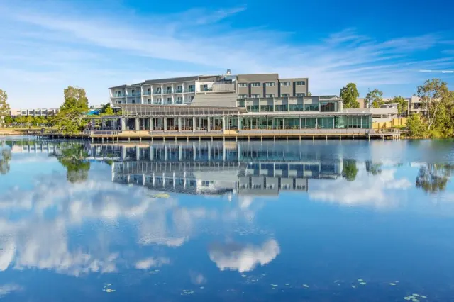 Best Western Plus North Lakes Hotel - photo 4