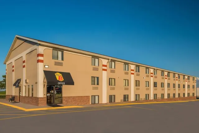 Super 8 by Wyndham Lincoln West, Lincoln