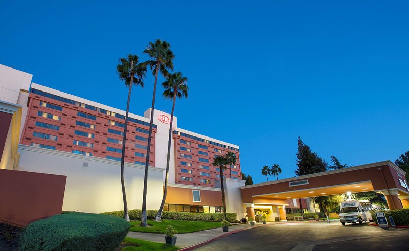 Hilton Concord - foto 1
