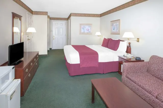 Days Inn by Wyndham Mountain Home - photo 3