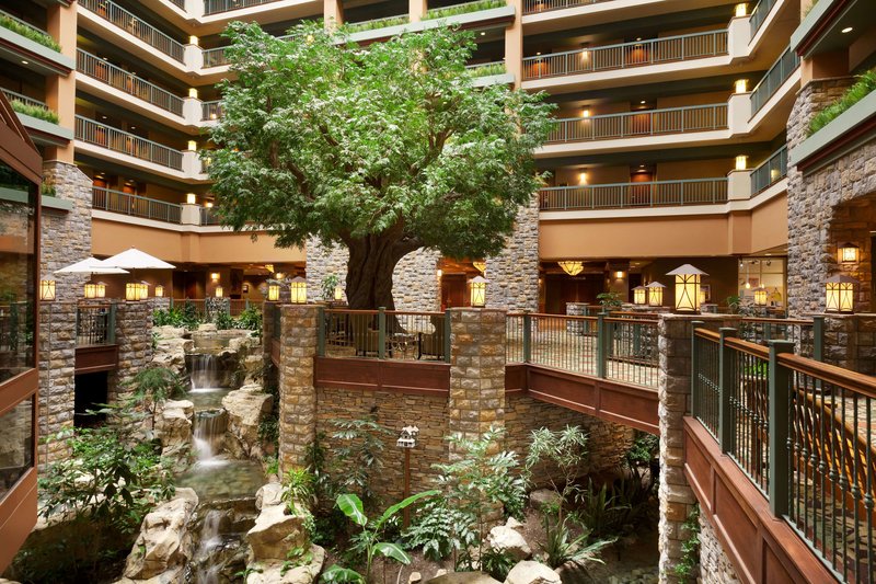Chateau on the Lake Resort Spa & Convention Center - photo 1