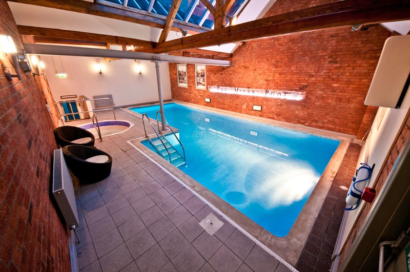 Crown & Mitre Hotel - photo 1