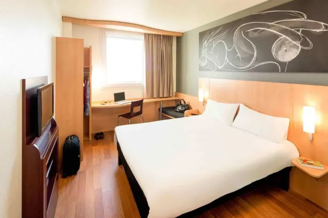 ibis Barcelona Meridiana - photo 4
