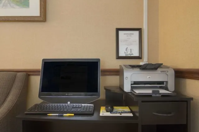 Days Inn by Wyndham Seneca / Clemson Area - photo 3