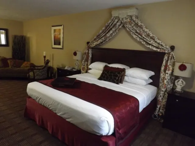 Alexandria Hotel & Conference Center - photo 4
