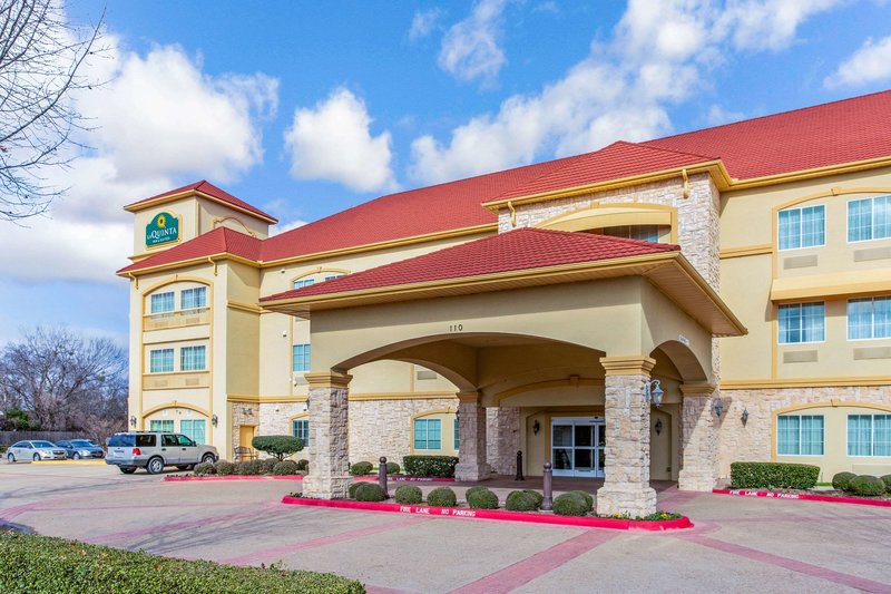 La Quinta Inn & Suites by Wyndham Ennis - photo 1