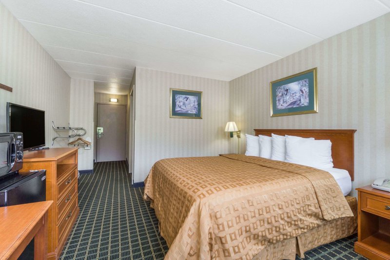 Days Inn & Suites By Wyndham Columbus East Airport - foto 1