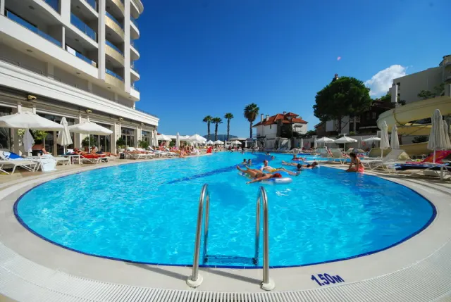 Golden Rock Beach Hotel - photo 3