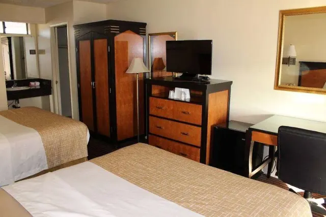 Travelodge Buena Park - photo 2
