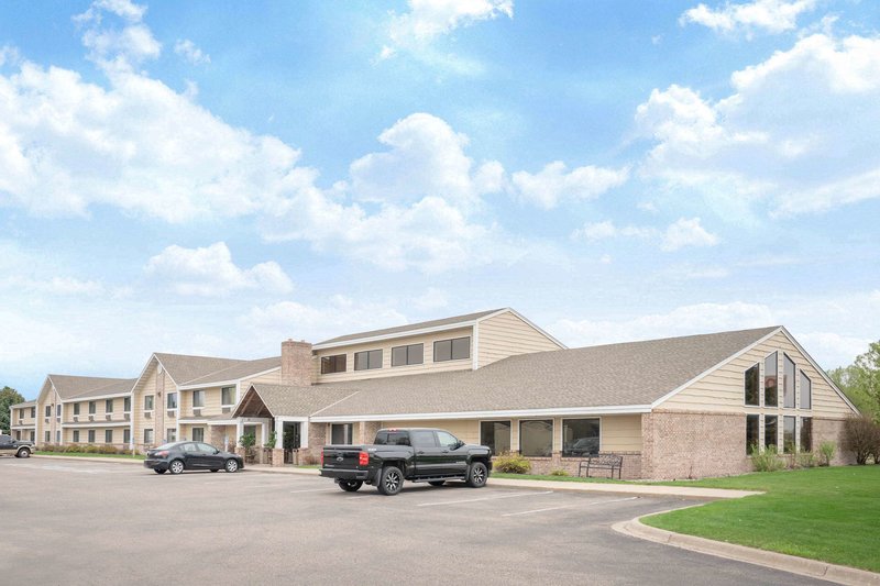 Baymont by Wyndham Lakeville - photo 1
