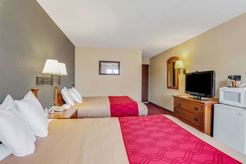 Econo Lodge Junction City I-70 Near Fort Riley - फ़ोटो 1