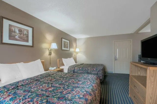 Days Inn by Wyndham Jamestown - photo 4