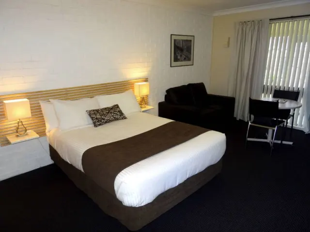 Zig Zag Motel - photo 4