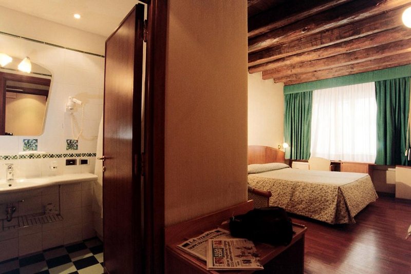 Hotel Corot - photo 1