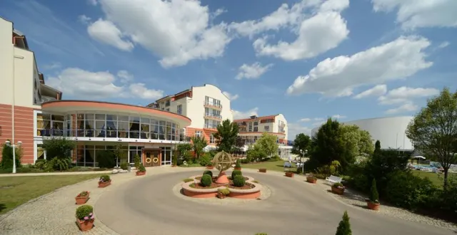 The Monarch Hotel - photo 2