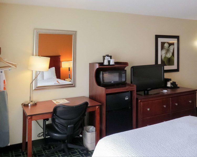 Quality Inn Cranberry Township - photo 1