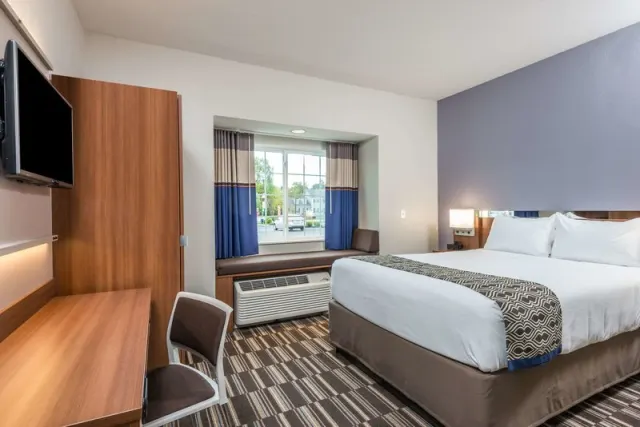 Microtel Inn & Suites by Wyndham Altoona - photo 4