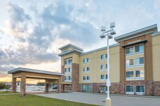 La Quinta Inn  Suites by Wyndham Hattiesburg  I59 - photo 3