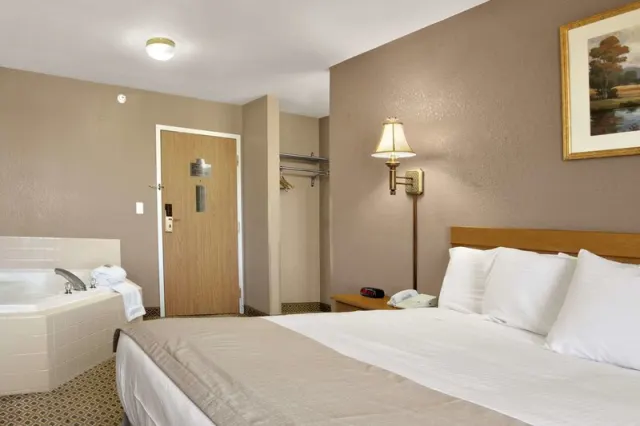Baymont by Wyndham Jacksonville - photo 3