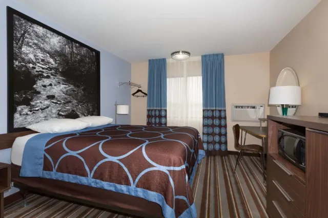 Super 8 by Wyndham Longmont/Twin Peaks - photo 3