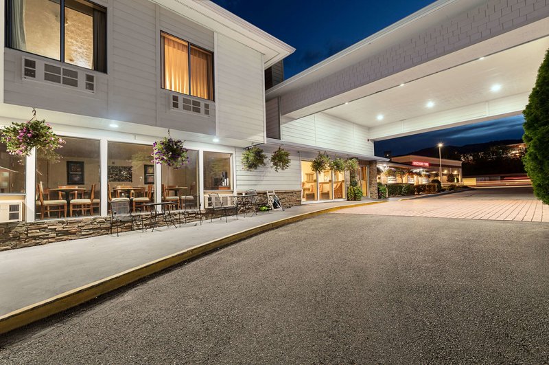Clarion Pointe Wenatchee - photo 1
