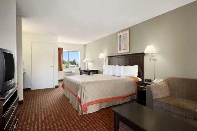 Days Inn and Suites by Wyndham Rancho Cordova - photo 4
