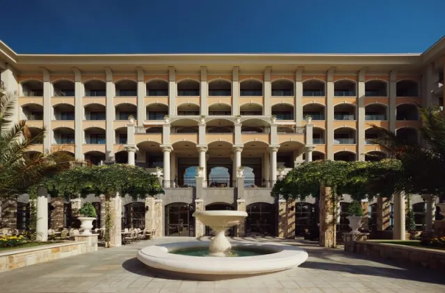Astor Garden Hotel - photo 2