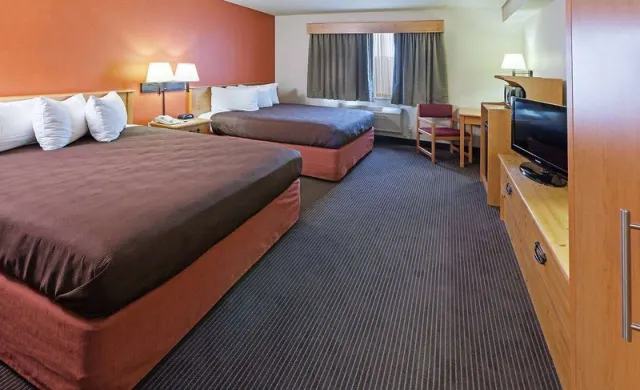 AmericInn by Wyndham Sturgeon Bay - photo 3
