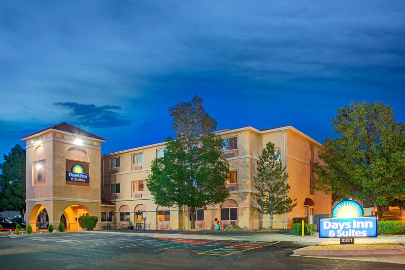 Days Inn  Suites by Wyndham Airport Albuquerque - photo 1