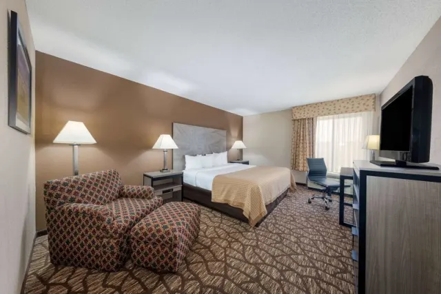 Baymont by Wyndham Lawrence, Lawrence