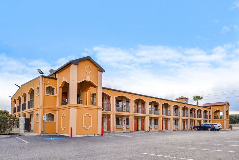 Americas Best Value Inn Buda - foto 1