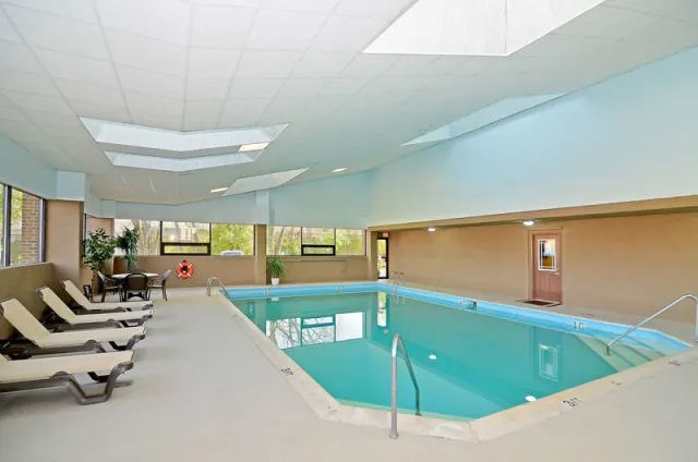 AmericInn by Wyndham Woodstock IL - photo 4