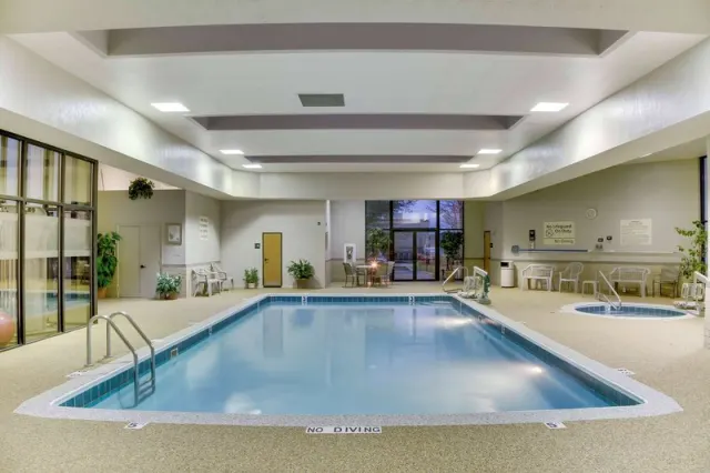 Wingate by Wyndham Cranberry - photo 2
