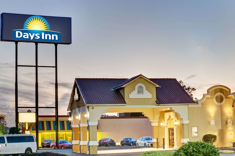 Days Inn by Wyndham Louisville Airport Fair and Expo Center - photo 1