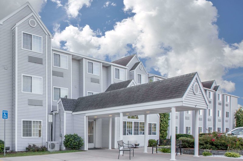 Microtel Inn & Suites by Wyndham Manistee - photo 1