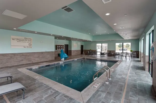 Hampton Inn  Suites WichitaAirport - foto 4