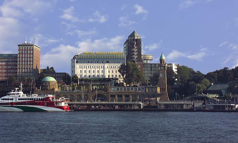 Hotel Hafen Hamburg - photo 1