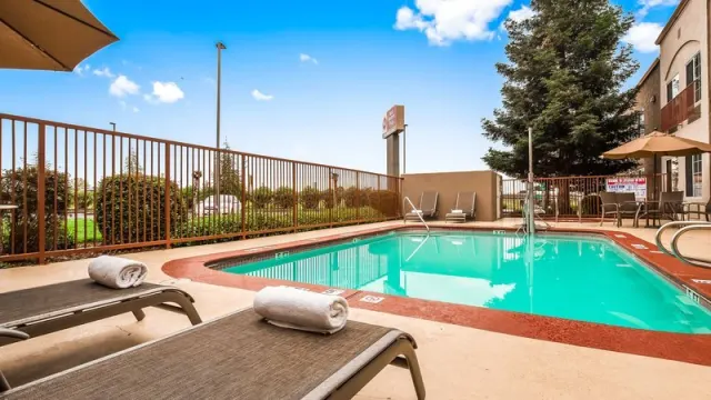 Best Western Plus Twin View Inn & Suites - photo 4