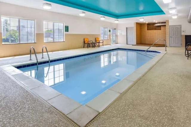 La Quinta Inn  Suites by Wyndham Norfolk Airport - photo 4