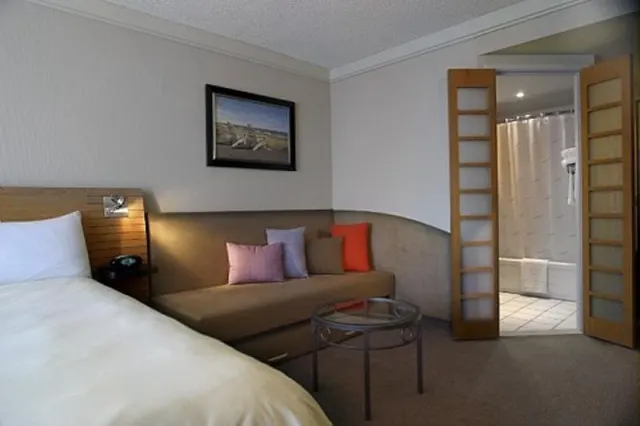 Novotel Montreal Centre - photo 2