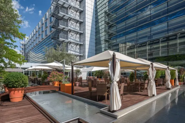 Hilton Geneva Hotel & Conference Centre - photo 2