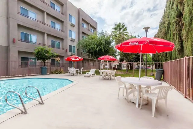 Ramada by Wyndham Bakersfield North - photo 3