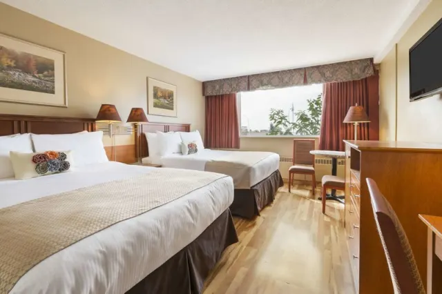 Travelodge by Wyndham Edmonton East - photo 2