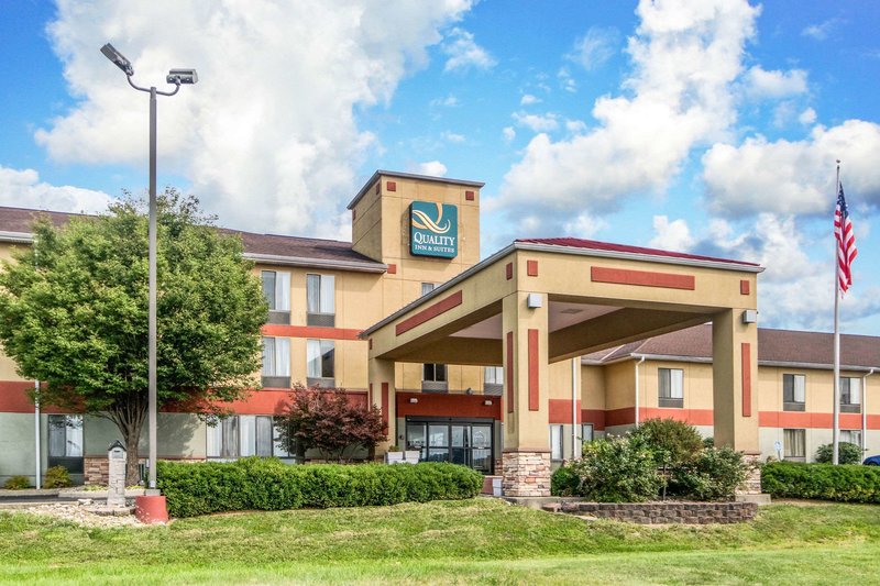 Quality Inn & Suites - photo 1