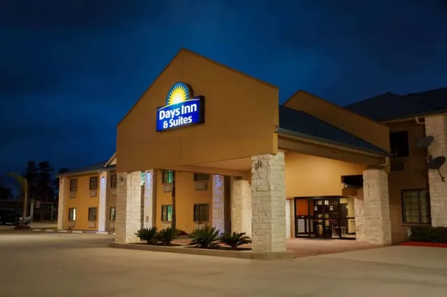 Days Inn & Suites by Wyndham Conroe North, Conroe